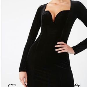 Black velvet sweatheart neck